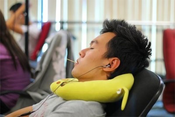 Ngậm tăm khi ngủ