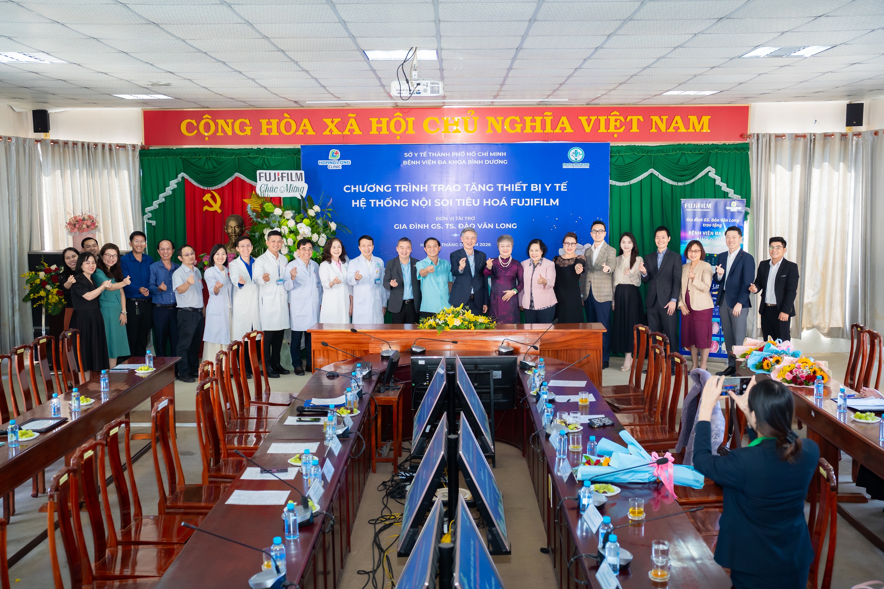 Hành trình chia sẻ và kết nối: Gia đình GS.TS.BS Đào Văn Long trao tặng hệ thống nội soi hiện đại cho BVĐK tỉnh Bình Dương