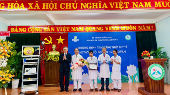 Chung tay vì sức khoẻ cộng đồng: Gia đình GS.TS.BS Đào Văn Long trao tặng hệ thống y tế cho Bệnh viện đa khoa tỉnh Quảng Ngãi 2